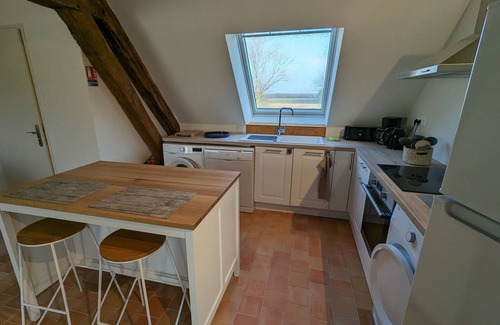 Saint-Firmin-sur-Loire Cottage | Cottage in forest with garden, terrace and parking near Loire