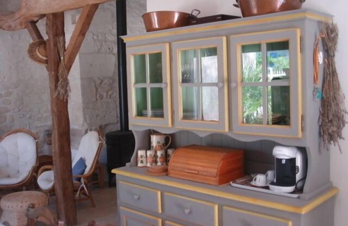 Saint-Fort-sur-Gironde Cottage | Cottage * 4 people with private garden in village Saintongeais estuary 5 km
