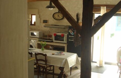 Saint-Fort-sur-Gironde Cottage | Cottage * 4 people with private garden in village Saintongeais estuary 5 km