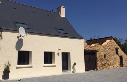 Saint-Vincent-sur-Oust House | Cottage au Patio