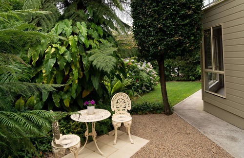 Catalina Apartment | Cottage Garden Suite on Derribong