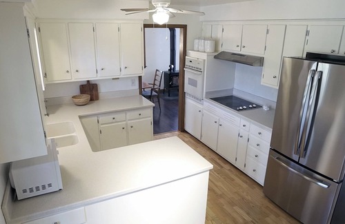 Spring Harbor House | Cottage gem: Spotless, secluded & bring the dog!