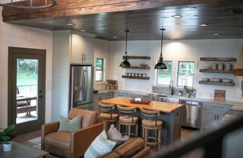 Duncanville Cottage | Cottage Getaway Near Tuscaloosa Honeysuckle Rose