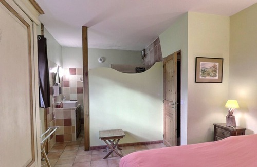 Silhac House | Cottage 'Gite Environnement Sauvage Avec Vue' with Mountain View, Private Terrace and Wi-Fi