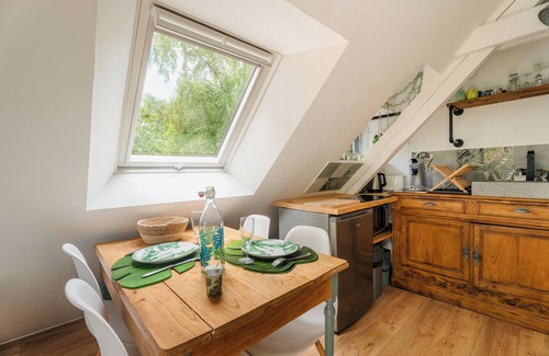 Sables-d'Or-les-Pins Apartment | Cottage 'Gite Nichoir 2ad Et 2 Enf' with Private Terrace, Shared Garden and Wi-Fi