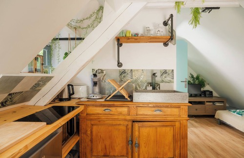 Sables-d'Or-les-Pins Apartment | Cottage 'Gite Nichoir 2ad Et 2 Enf' with Private Terrace, Shared Garden and Wi-Fi