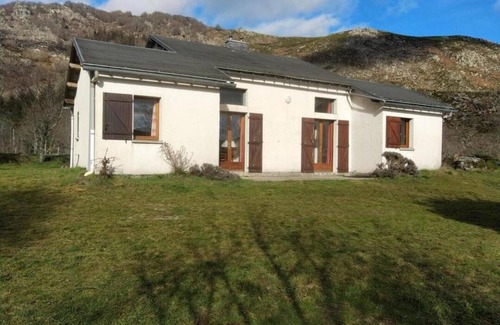 Dourbies House | Cottage 'Gite Saint Guiral' with Mountain View, Private Terrace and Private Garden