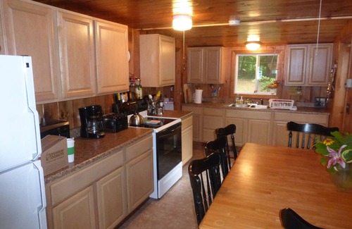 West Poland Cottage | Cottage & Guest House - Lake Thompson, Poland Spring, Maine
