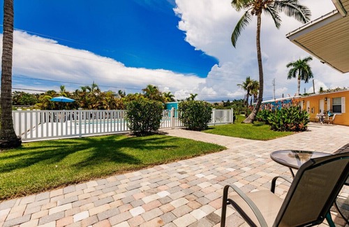 Biggar House | Cottage Home by Beaches, Golf & More! Heated Pool!