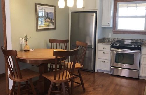 Wagener House | Cottage/House 40 Minute EZ Drive To Master Golf Tournament