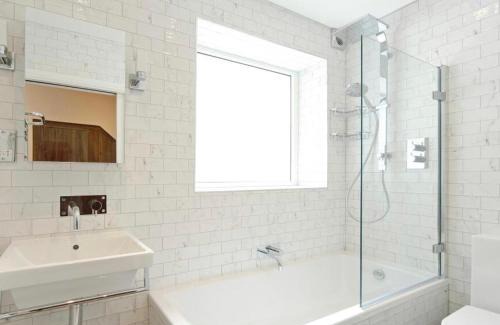 Northampton House | Cottage house