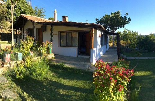 Sirince Cottage | Cottage house with large beautiful backyard