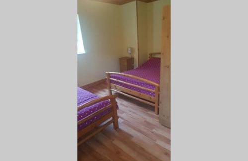 Mohill House | Cottage ideal for Family's & private lake access