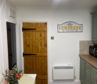 Mersham House | Cottage ideal for le shuttle and Designer Outlet