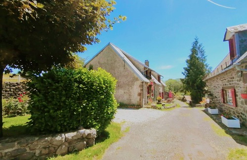 Anglards-de-Salers House | Cottage in Anglards de Salers, beds made on arrival!