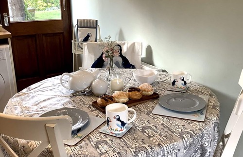Alnmouth Cottage | Cottage in Alnmouth, parking, garden, tree house, bike shed. Beach - 5 min walk.