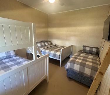 Barmera House | Cottage in Barmera