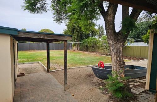Barmera House | Cottage in Barmera