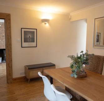 Hinckley House | Cottage in Central Burbage Leicestershire