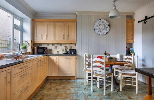 Tilney Fen End Cottage | Cottage in Crimplesham with Games Room & Garden