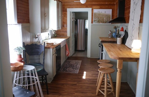 Franklin House | Cottage in Downtown Franklin. Kid and pet friendly !