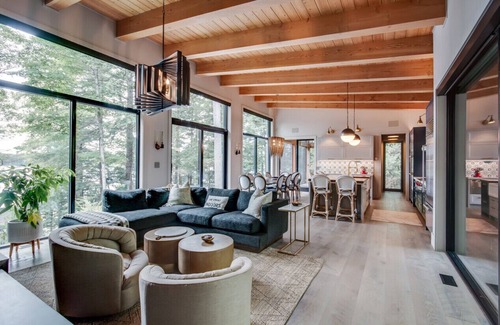 Lake of Bays Cottage | Cottage in elegance at this luxury lakeside escape.