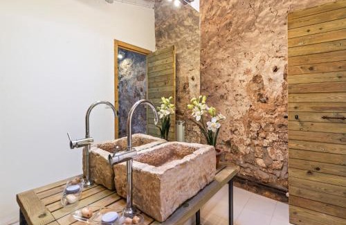 Fraga House | Cottage in Fraga with Garden and Fireplace