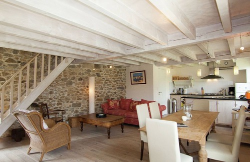 Roussines Cottage | Cottage in France with Private Terrace