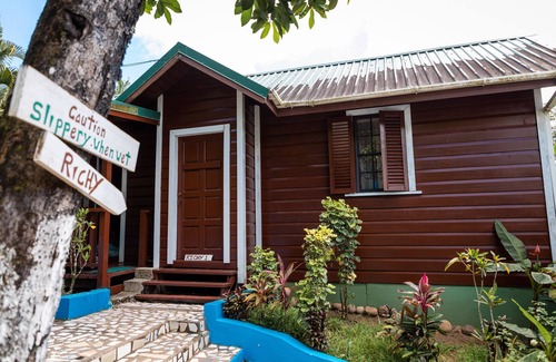 Marigot Bay Cottage | Cottage in Marigot bay 2 mins walk to the beach