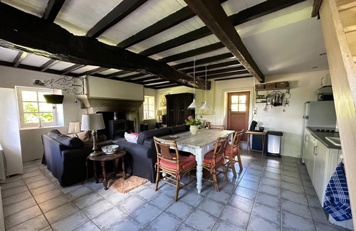 Montaigu-le-Blin Cottage | Cottage in Montaigu le Blin
