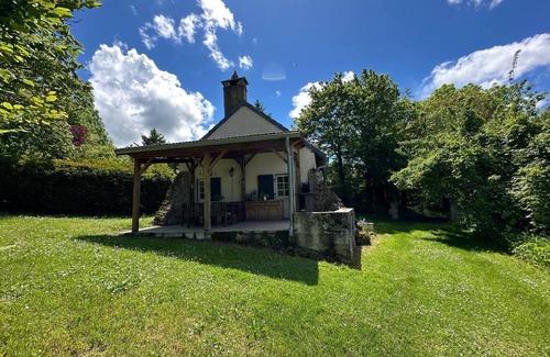 Montaigu-le-Blin Cottage | Cottage in Montaigu le Blin