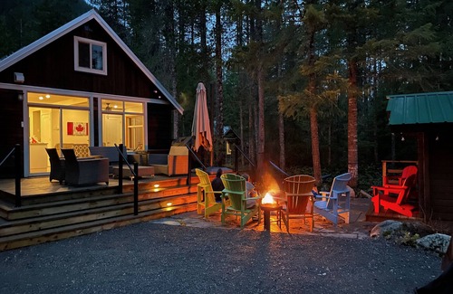 Popkum Cabin | Cottage in Mountains -Firepit & Hotub - The perfect family Retreat