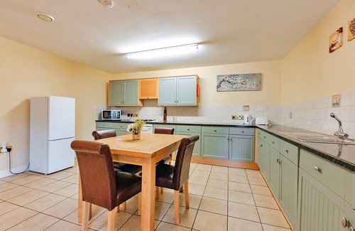 Eaton Mascott Cottage | Cottage in Netley Hall with Scenic Trails