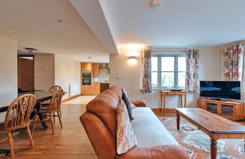 Craven Arms Cottage | Cottage in Norton with Tennis Court & Patio