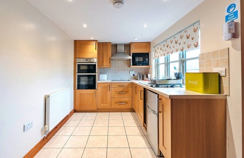 Craven Arms Cottage | Cottage in Norton with Tennis Court & Patio