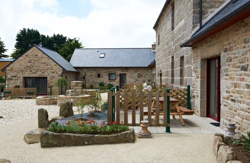 Plouarzel Cottage | cottage in old renovated farm - indoor pool and spa in outbuilding