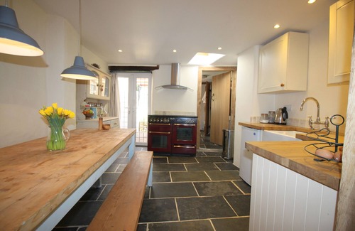 Kenn Cottage | Cottage in pretty village, easy access to Exeter, Torquay + coast + countryside