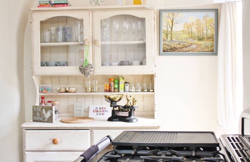 Kenn Cottage | Cottage in pretty village, easy access to Exeter, Torquay + coast + countryside