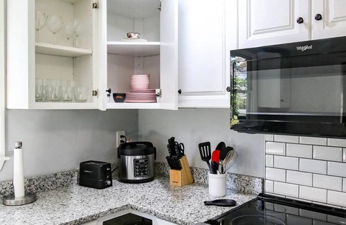 Montgomery Cottage | Cottage in Quiet Savannah near Wormsloe + Pets