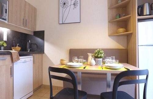 Flee House | Cottage in Semur-en-Auxois in Forest Retreat