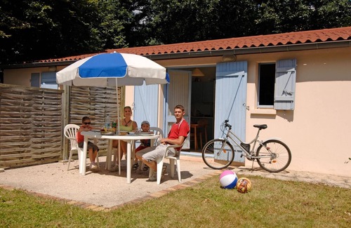 Flee House | Cottage in Semur-en-Auxois in Forest Retreat