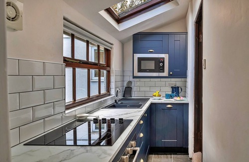 Dolwyddelan Cottage | Cottage in Snowdonia with Hot Tub & Views
