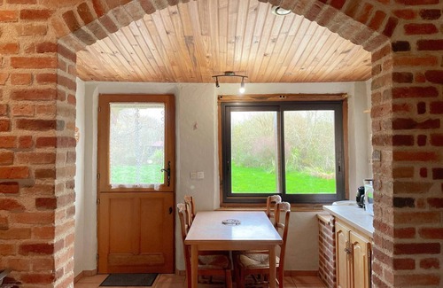 Neung-sur-Beuvron Cottage | Cottage in Sologne with enclosed garden, pets allowed, parking and internet