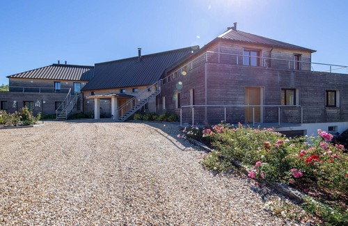 Jouy-le-Potier Cottage | Cottage in Sologne with Activities & Balloon Flight