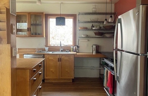 South Dartmouth House | Cottage in South Dartmouth. Peaceful location near beaches and walking trails.