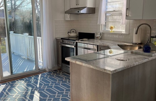 Village of Southampton House | Cottage in Southampton Village; Relax in your own private park!