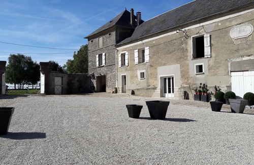 May-en-Multien Apartment | Cottage in the countryside in a pretty farm