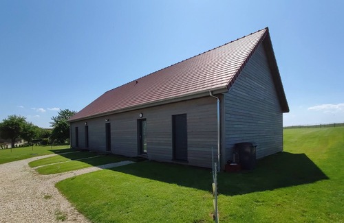 Magnant Cottage | Cottage in the countryside near lakes, vineyard and NIGLOLAND park