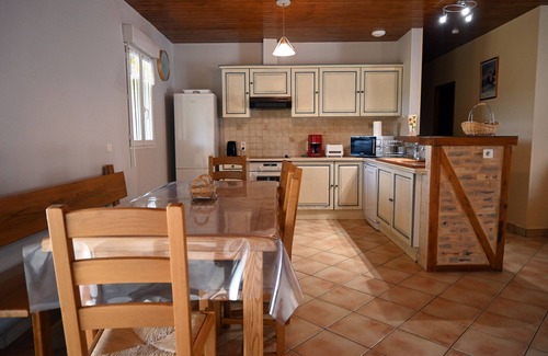 Thegra Cottage | cottage in the countryside with private pool, covered summer kitchen at thégra