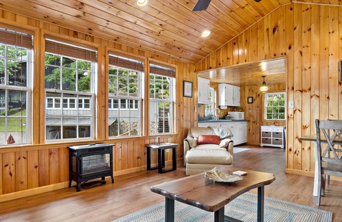 Lake Lure Cabin | Cottage In The Cove - Lake Lure Lakefront, Kayaks!